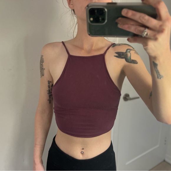 Maroon tied halter crop top - Picture 3 of 4